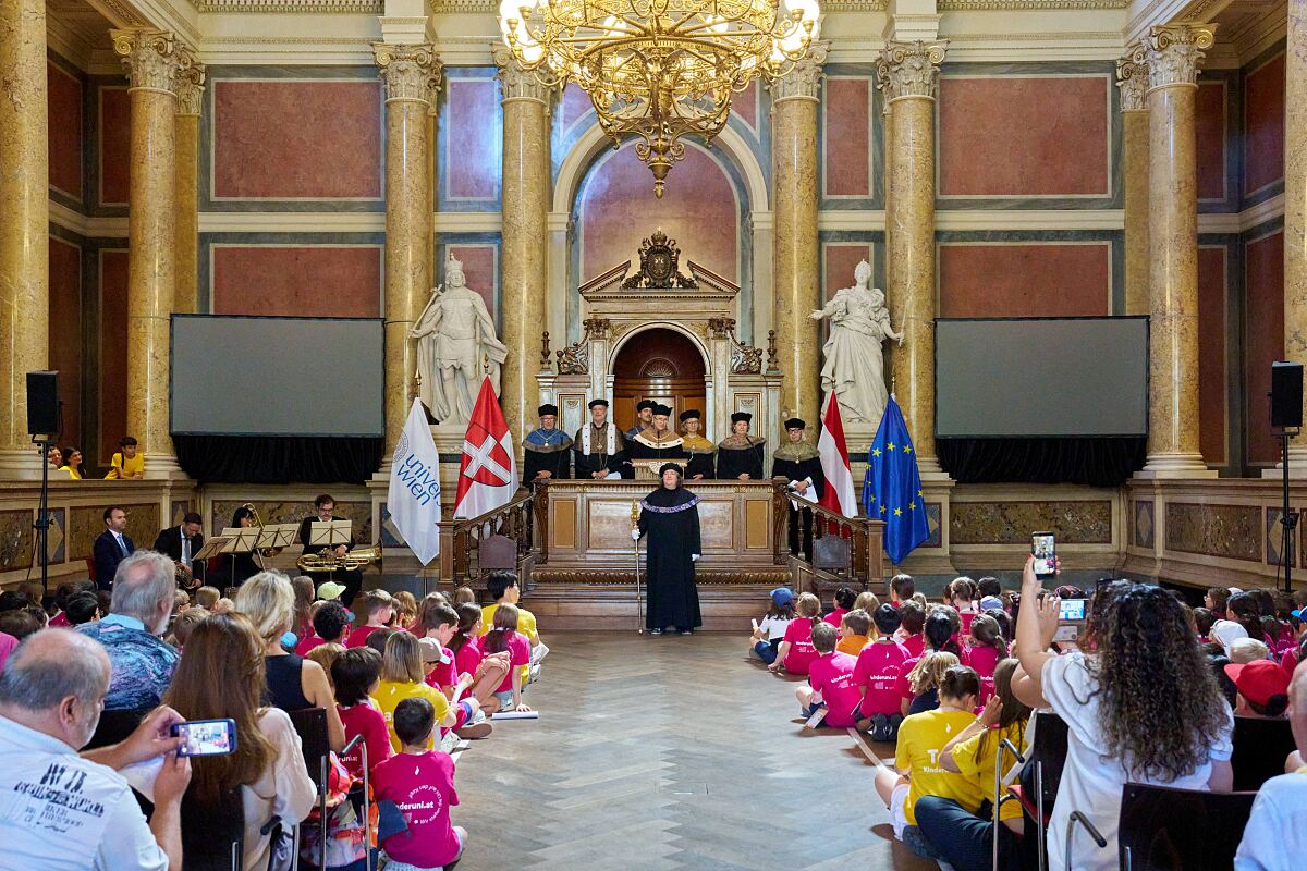 KinderuniWien-Sponsion im Großen Festsaal der Universität Wien