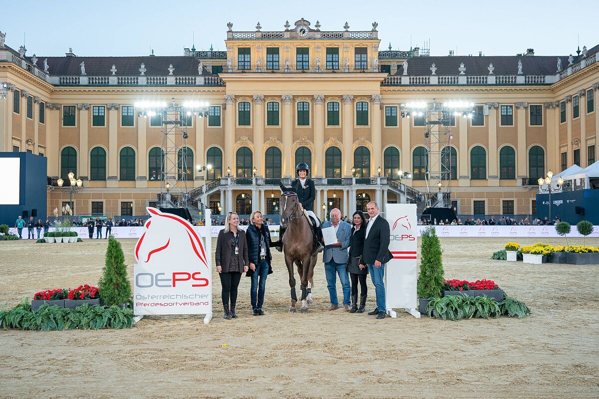 Goldenes Reitabzeichen für Magdalena Fischer